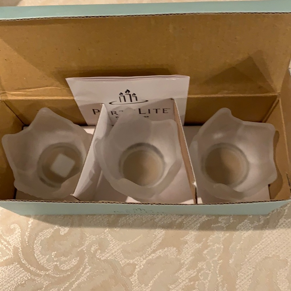 NEW PartyLite Frosted Lotus Blossom Votive Candles - Picture 3 of 4